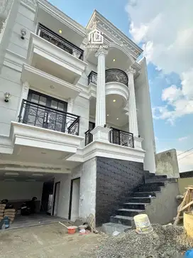 Rumah Mewah Akses Strategis Jalan Besar Dekat Pinggir Jalan Di Pejaten