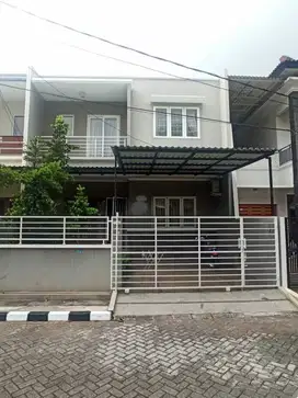 Rumah 8x18 2lantai terawat baik di Metro Permata 2 Tangerang