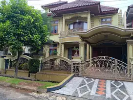 Rumah 2 Lantai di Kemang Pratama 3, Hanya 9 Menit ke Tol Bekasi Barat