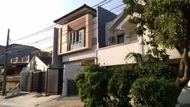 Rumah 2 Lantai di Summagung Kelapa Gading