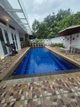 DISEWA RUMAH 2LT KOLAMRENANG DI BUKIT GOLF HIJAU BGH SENTUL SSR746 A2