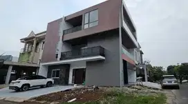 Dijual Rumah Mewah 3 Lantai di Sutera Flamboyan, Alam Sutera Tangerang