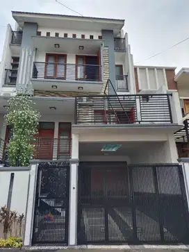 Rumah Full Furnished di Palmerah Residence Luas 206m