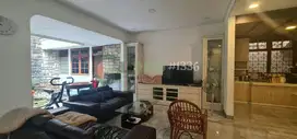 Rumah Cantik 321m2 di Duri Kepa Jakarta Barat