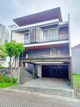 Rumah Mewah 3 Lantai WATERFRONT Citraland, Surabaya Barat