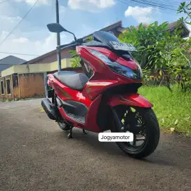 Honda PCX 160 cbs merah tahun 2023