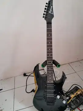 Gitar ibanez RG series dan efex gitar Boss ME 25