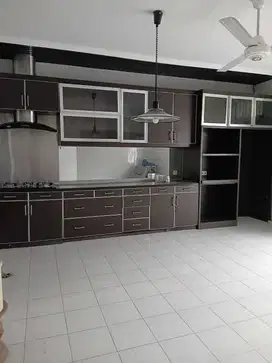 Disewakan Rumah 2 Lantai di Sunrise, Harga Rp. 90jt /thn