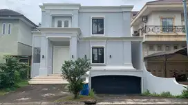Rumah 2 Lantai di Lippo Karawaci Ada Swimming Pool