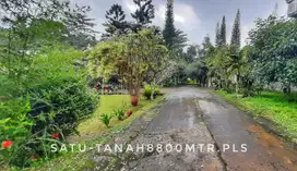 Dijual rumah villa tanah luas pinggir jalan lokasi berkembang