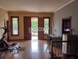 Rumah Usaha Raya Darmo Permai