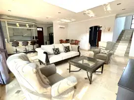 DISEWAKAN RUMAH CANTIK TAMAN GOLF BSD