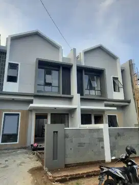 Dijual Rumah Baru Lux Minimalis 2Lt di Kompl Dkt Jl Sukarno Hatta Bdg