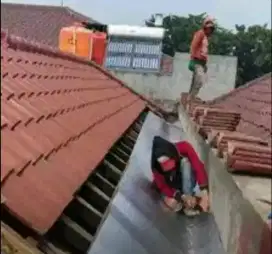 Jasa atap bocor, rembes, dak, tembok, plapon dan perbaikan bangunan.