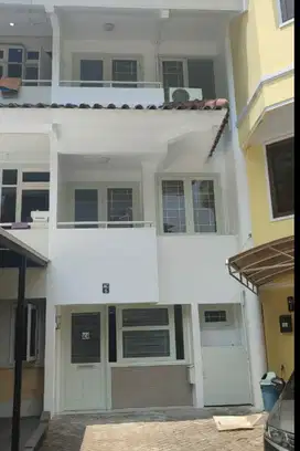 Townhouse di Pantai Mutiara Pluit Jakarta Utara