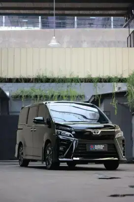 TOYOTA VOXY 2.0 AT 2021
