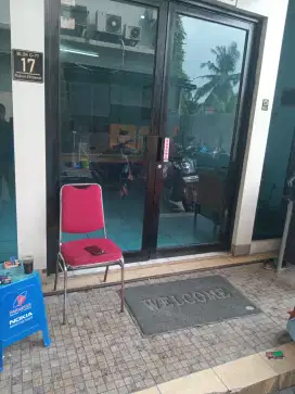 Lowongan kerja telemarketing dalam kantor.