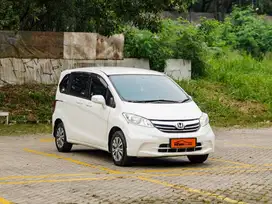 Honda Freed SD ac double 2013 putih automatic