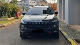 Jeep Cheroke Trailhawk 2.4 4x4 AWD AT Hitam AWD AT Hitam 2015 Antikk