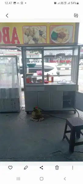 Di jual etalase mie ayam