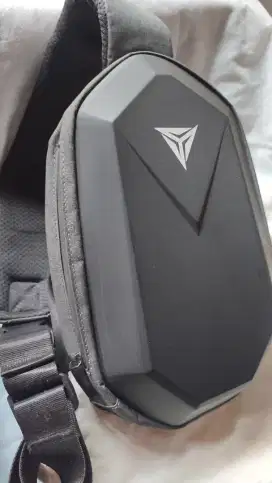 tas selempang belakang motowolf hard shell