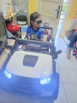 Mobil listrik anak anak