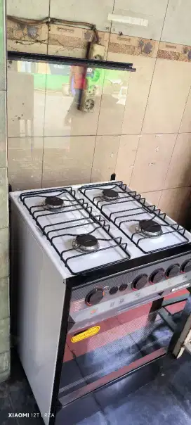 Kompor oven 4 tungku merk Dimarco