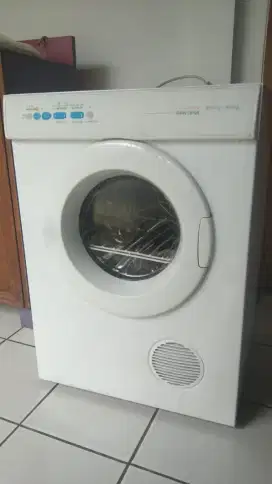 Dryer pengering pakaian