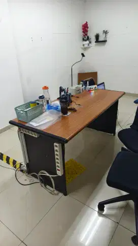 Meja Kantor 150 x 75 cm merk Geniotech by Victor