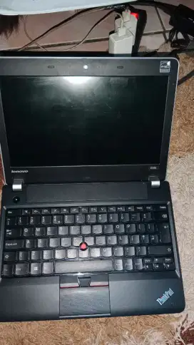 Laptop Mati Lenovo edge e145