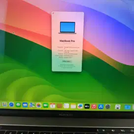 Macbook Pro 2018 layar 15 inch Ram 16 Ssd 512 layar Core i7 lengkap