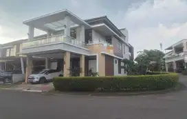 Dijual Rumah Kota Wisata mewah 3 Lantai siap huni hoek cibubur