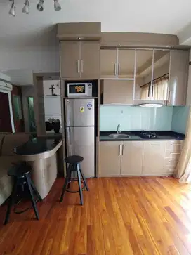 Mediterania 2 Tanjung Duren 2 BR Mewah Interior Lengkap Pool View