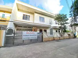 Dekat Pos Security, Jual Rumah Hoek Besar Komplek Green Garden Kedoya