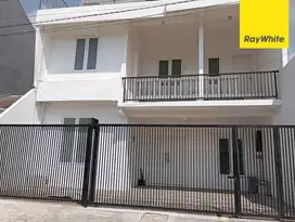 Dijual Rumah 2,5 lantai di Darmo Indah Selatan Surabaya