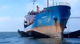 Kapal tangker dan tongkang siap scrap