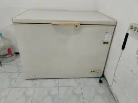 Dijual cepat feezer