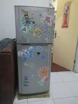Kulkas Toshiba Glacio 2 pintu