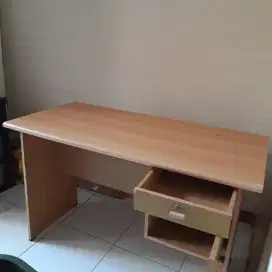 Meja belajar kerja kayu bekas merk TOPPAN