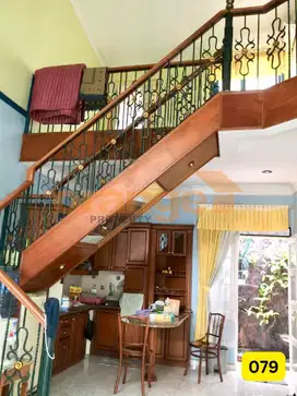 Rumah Kota Wisata Lantai Kayu