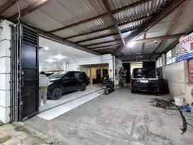 Rumah besar pinggir jalan raya di pondok kopi Jakarta Timur