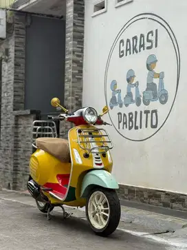 Vespa Primavera Sean Wotherspoon