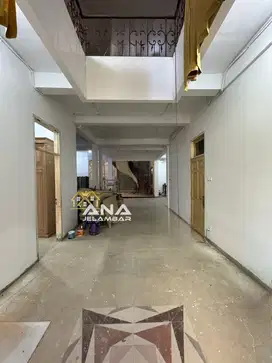 ANA RUMAH SEDANG RENOVASI UK 10.5X22M DI JELAMBAR