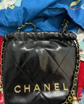 Tas hitam mulu banget
