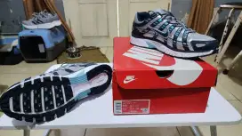 Sepatu Nike P-6000 size 42.