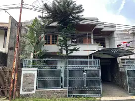 Dijual/Disewakan rumah tinggal lokasi strategis buah batu