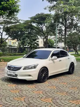 LOW KM MULUS TERAWAT LIKE NEW ! Honda Accord 2.4 VTIL AT 2011 Putih