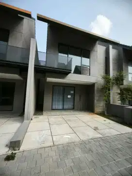 Disewakan Rumah Baru KT 3+1 KM 3+1 daerah strategis