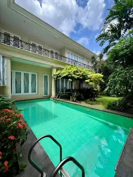 Dijual Luxury Home di Kebayoran Baru – Big Garden & Pool, Harga Turun