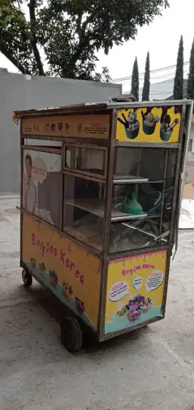 Gerobak jualan makanan